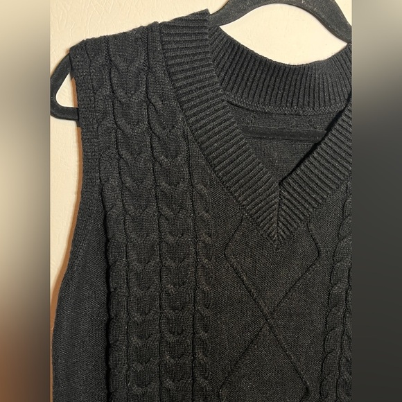 Women’s Black Cable Knit Sweater Vest Medium - Picture 3 of 7